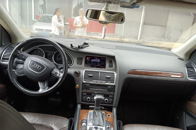 Used Audi Q7 2012 3.0 TDI Leading Model Center Console