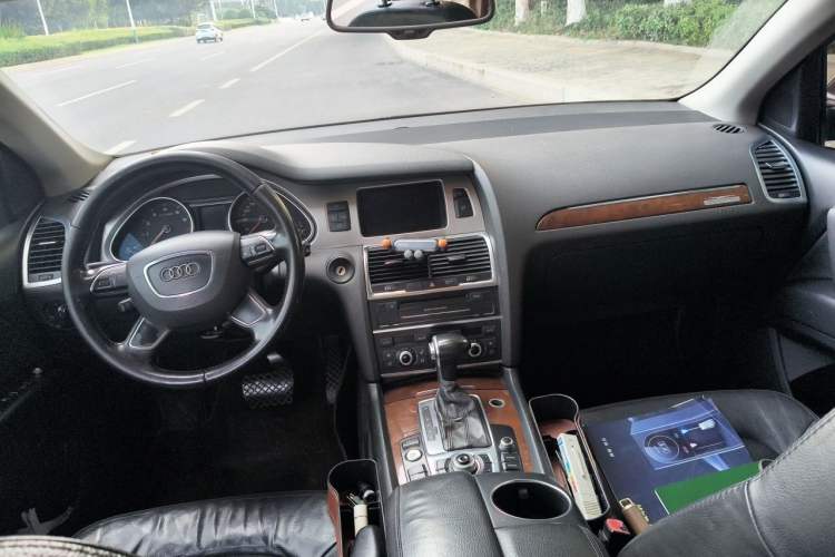 Used Audi Q7 2012 3.0 TFSI Ambition (200kW) Center Console