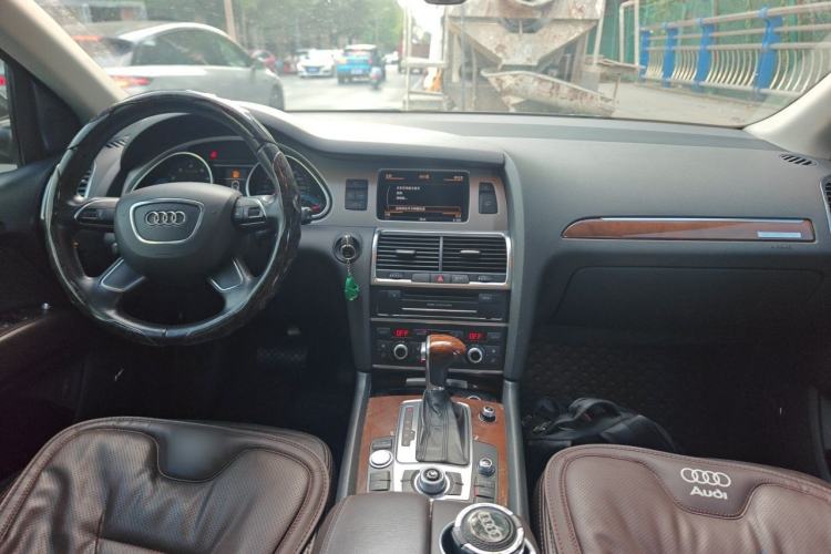 Used Audi Q7 2012 3.0 TFSI Comfort Model (200kW) Center Console