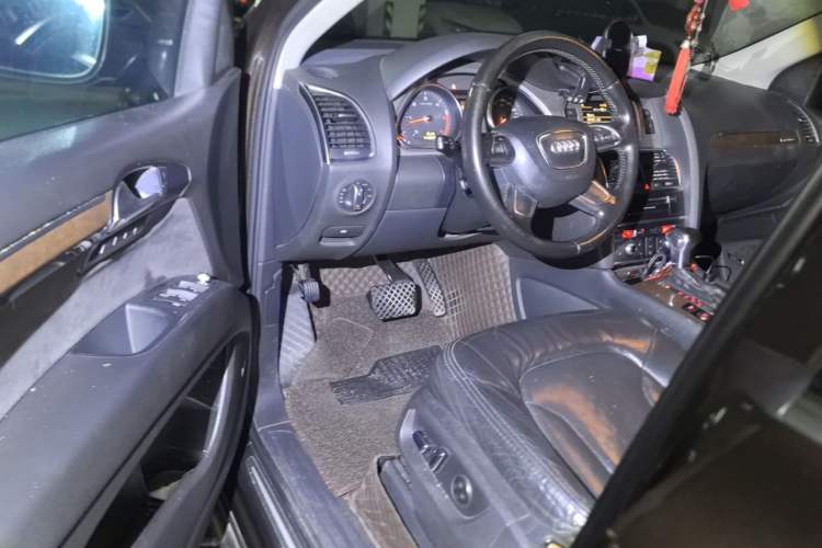 Used Audi Q7 2012 3.0 TDI Leading Model Driver Seat