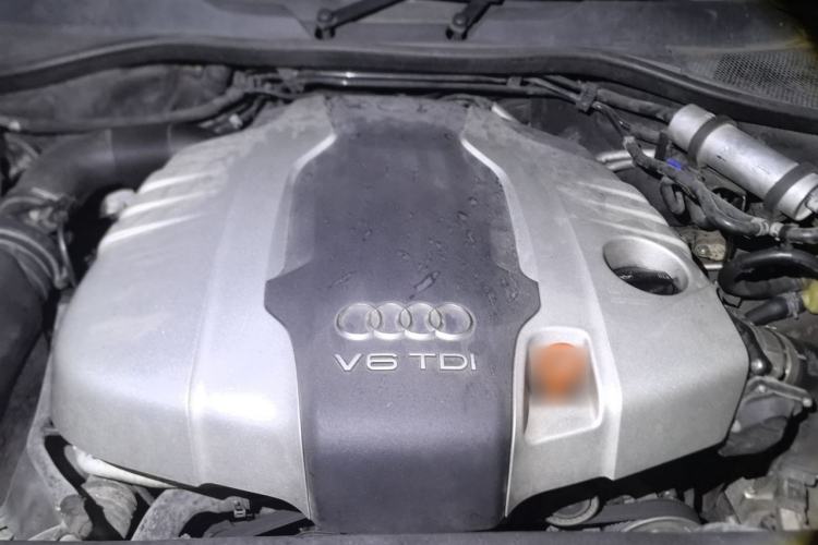 Used Audi Q7 2012 3.0 TDI Leading Model Engine Bay