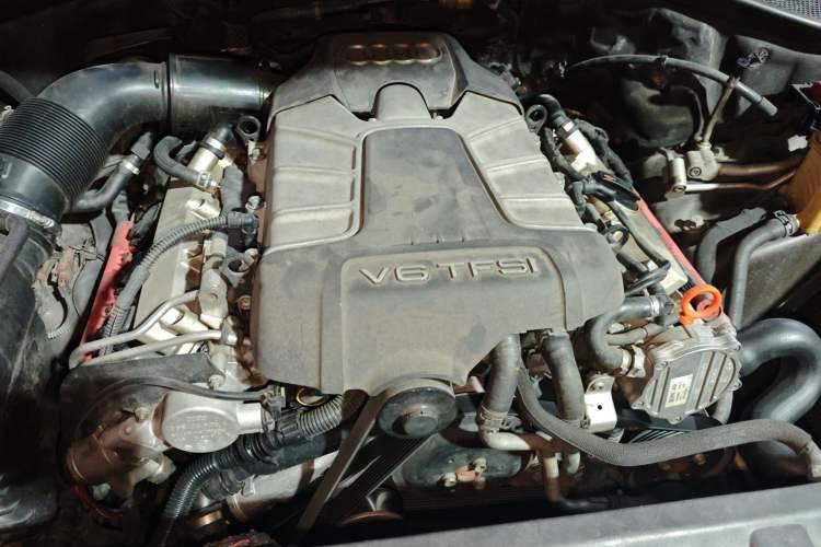 Used Audi Q7 2012 3.0 TFSI Technology Model (200kW) Engine Bay