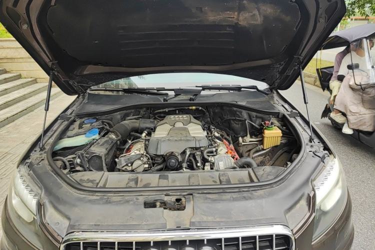 Used Audi Q7 2012 3.0 TFSI Exclusive Version (200kW) Engine Bay
