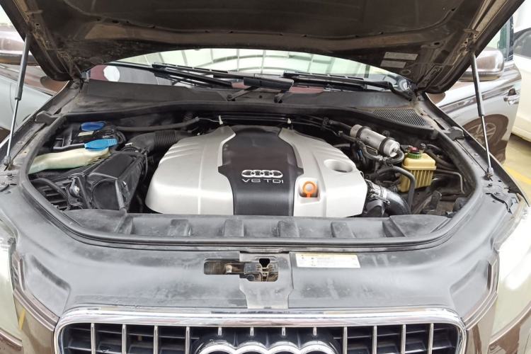 Used Audi Q7 2012 3.0 TDI Leading Model Engine Bay