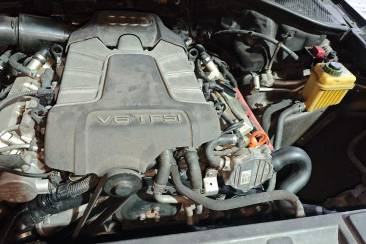 Used Audi Q7 2012 3.0 TFSI Technology Model (200kW) Engine Bay Left