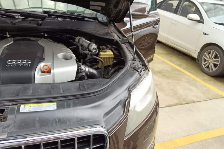 Used Audi Q7 2012 3.0 TDI Leading Model Engine Bay Left