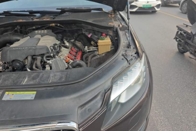 Used Audi Q7 2012 3.0 TFSI Comfort Model (200kW) Engine Bay Left
