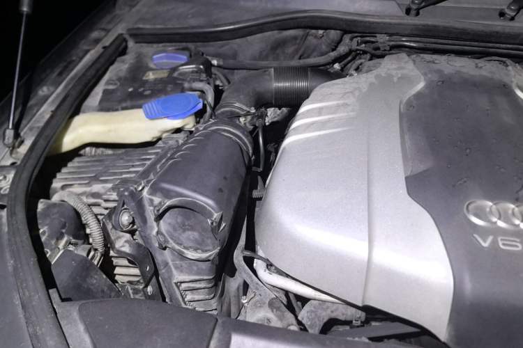 Used Audi Q7 2012 3.0 TDI Leading Model Engine Bay Right