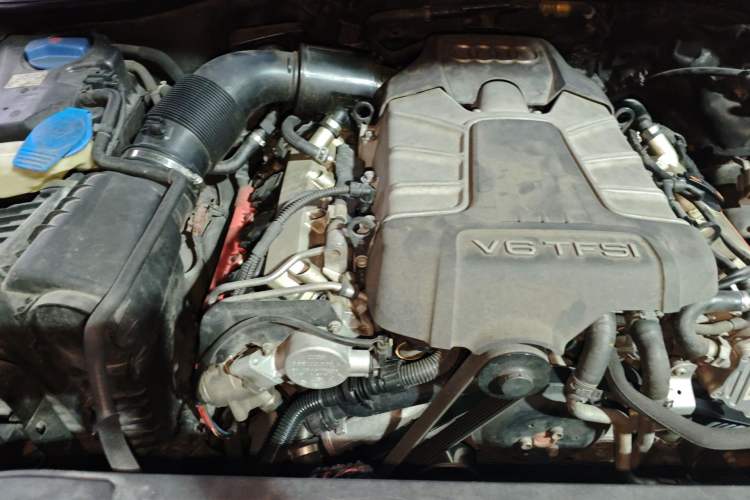 Used Audi Q7 2012 3.0 TFSI Technology Model (200kW) Engine Bay Right