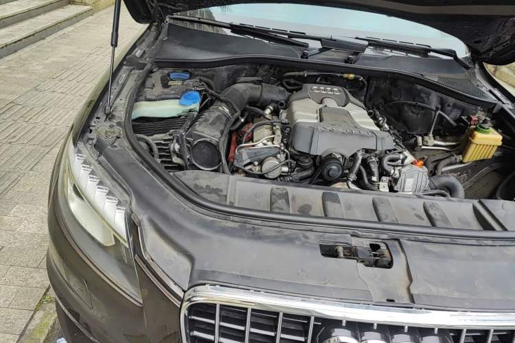 Used Audi Q7 2012 3.0 TFSI Exclusive Version (200kW) Engine Bay Right