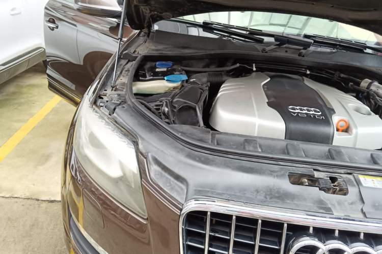 Used Audi Q7 2012 3.0 TDI Leading Model Engine Bay Right