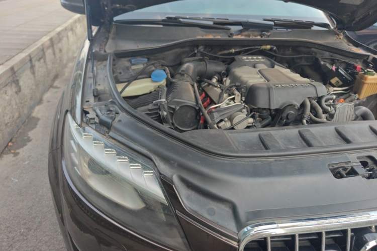 Used Audi Q7 2012 3.0 TFSI Comfort Model (200kW) Engine Bay Right