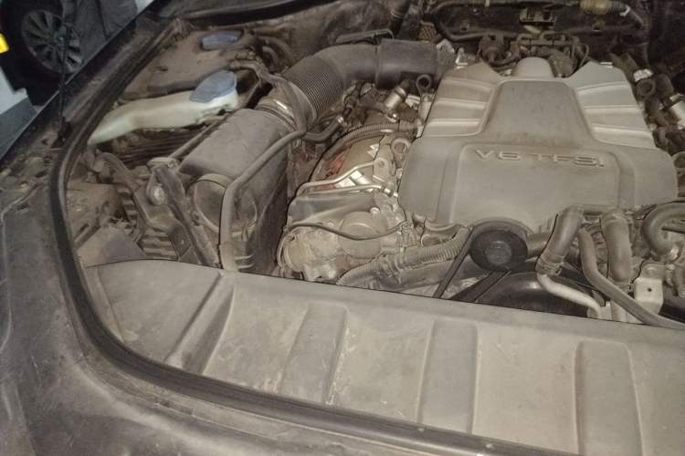 Used Audi Q7 2012 3.0 TFSI Ambition (200kW) Engine Bay Right
