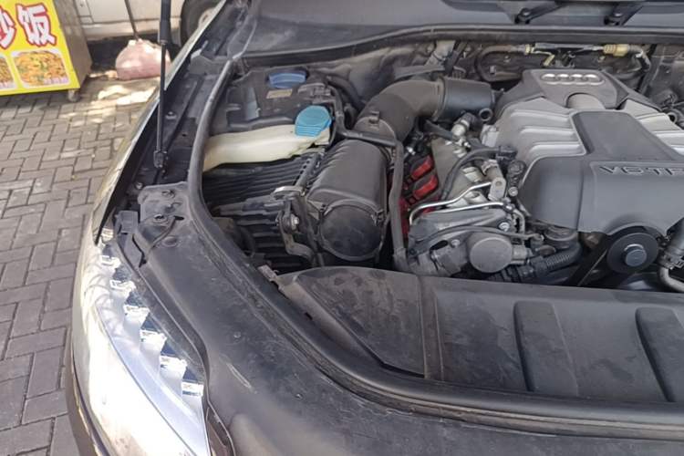 Used Audi Q7 2012 3.0 TFSI Comfort Model (200kW) Engine Bay Right