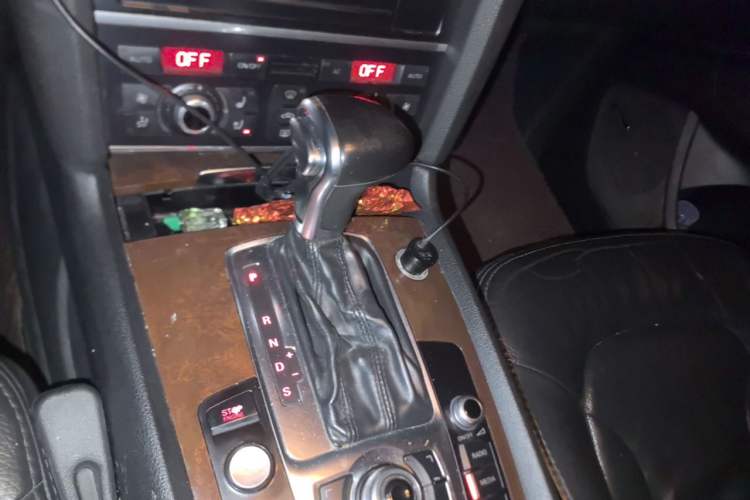 Used Audi Q7 2012 3.0 TDI Leading Model Gear Lever