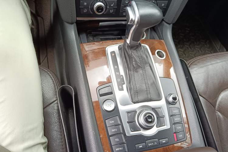 Used Audi Q7 2012 3.0 TDI Leading Model Gear Lever