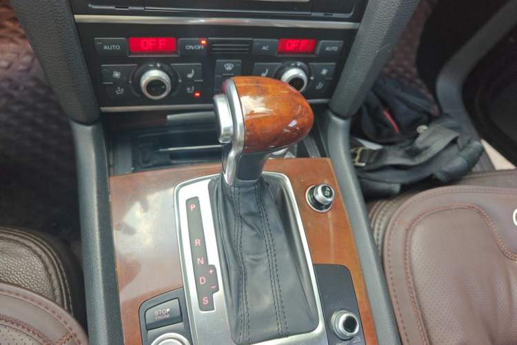 Used Audi Q7 2012 3.0 TFSI Comfort Model (200kW) Gear Lever
