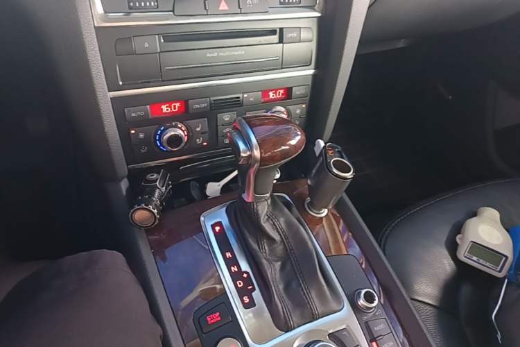 Used Audi Q7 2012 3.0 TFSI Comfort Model (200kW) Gear Lever