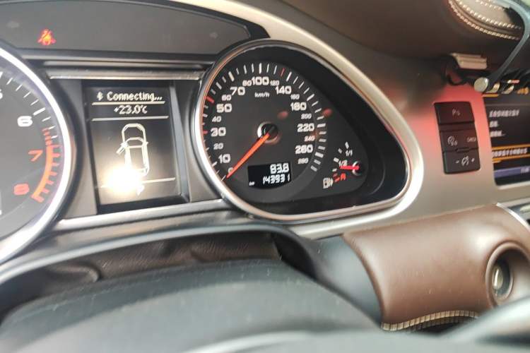 Used Audi Q7 2012 3.0 TFSI Exclusive Version (200kW) Odometer Close Up