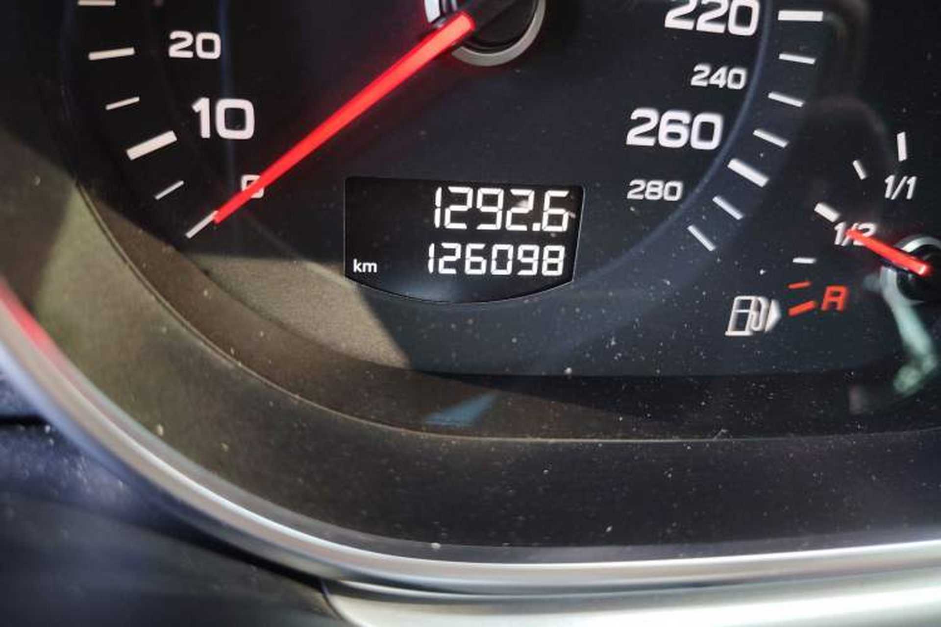Used Audi Q7 2012 3.0 TDI Exclusive Edition Odometer Close Up