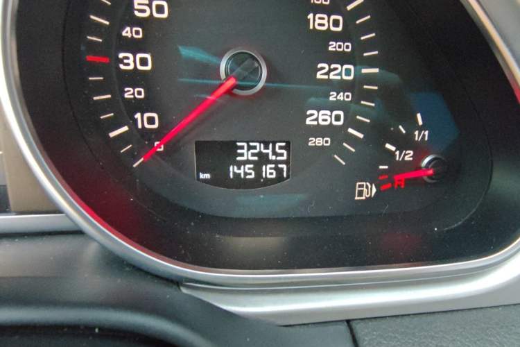 Used Audi Q7 2012 3.0 TFSI Comfort Model (200kW) Odometer Close Up