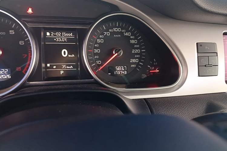 Used Audi Q7 2012 3.0 TFSI Comfort Model (200kW) Odometer Close Up