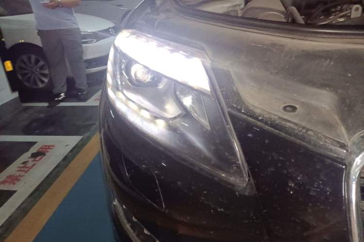 Used Audi Q7 2012 3.0 TFSI Ambition (200kW) Right Front Headlight