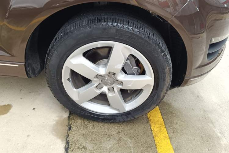 Used Audi Q7 2012 3.0 TDI Leading Model Right Front Wheel Hub