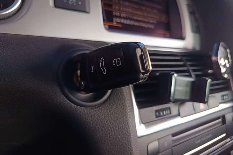 Used Audi Q7 2012 3.0 TFSI Comfort Model (200kW) Vehicle Key