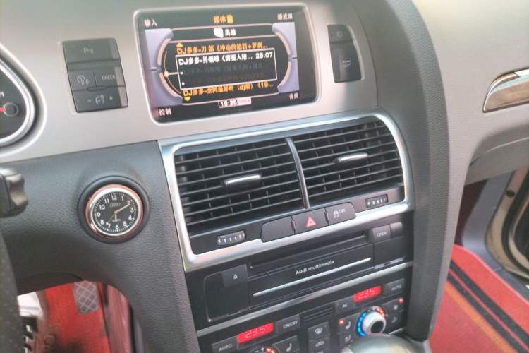 Used Audi Q7 2012 3.0 TFSI Ambition (200kW) Audio And AC Panel