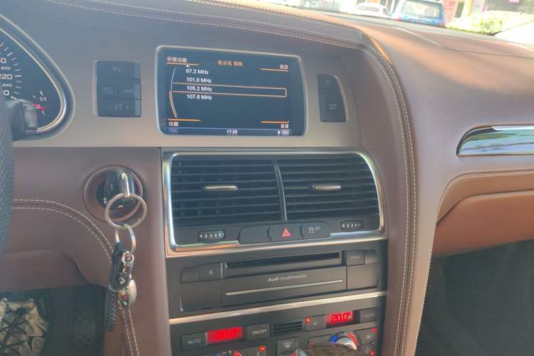 Used Audi Q7 2012 3.0 TFSI quattro (200kW) Exclusive Edition Audio And AC Panel