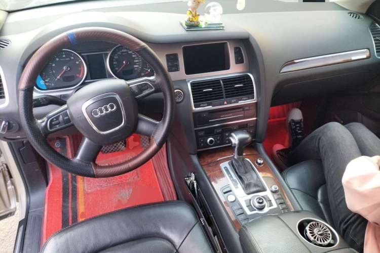 Used Audi Q7 2012 3.0 TFSI Ambition (200kW) Center Console