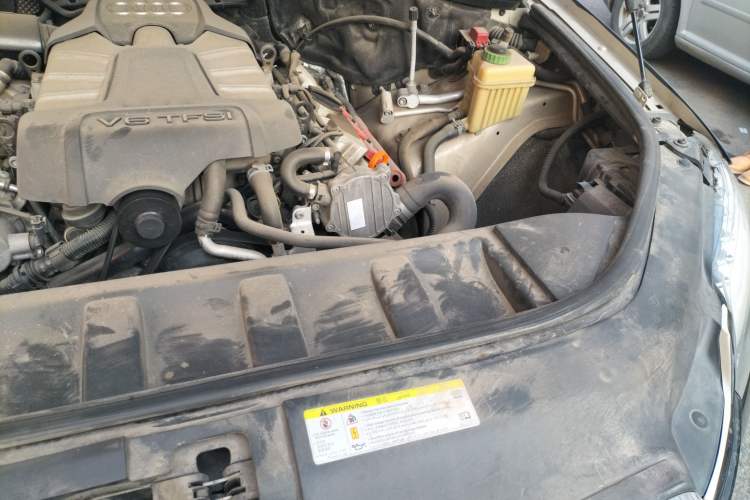 Used Audi Q7 2012 3.0 TFSI Ambition (200kW) Engine Bay Left