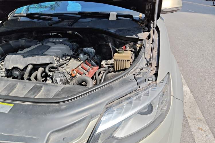 Used Audi Q7 2012 3.0 TFSI Technology Model (200kW) Engine Bay Left