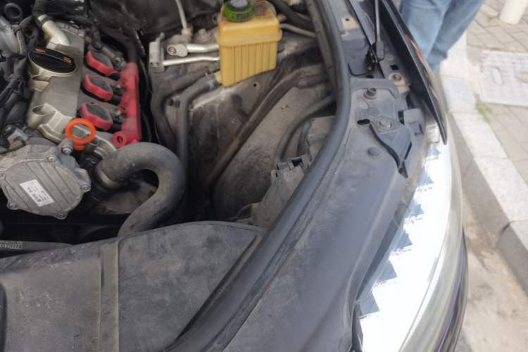 Used Audi Q7 2012 3.0 TFSI Ambition (200kW) Engine Bay Left