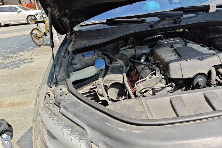 Used Audi Q7 2012 3.0 TFSI Technology Model (200kW) Engine Bay Right
