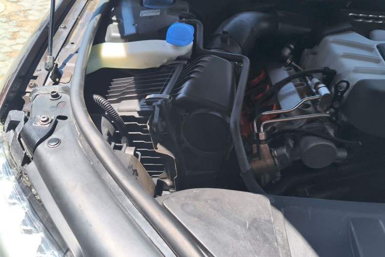 Used Audi Q7 2012 3.0 TFSI Comfort Model (200kW) Engine Bay Right