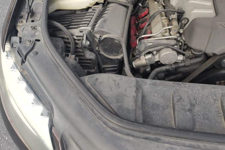 Used Audi Q7 2012 3.0 TFSI Ambition (200kW) Engine Bay Right