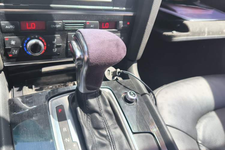 Used Audi Q7 2012 3.0 TFSI Comfort Model (200kW) Gear Lever