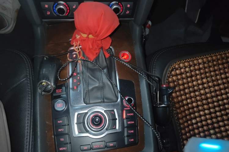 Used Audi Q7 2012 3.0 TFSI Comfort Model (200kW) Gear Lever
