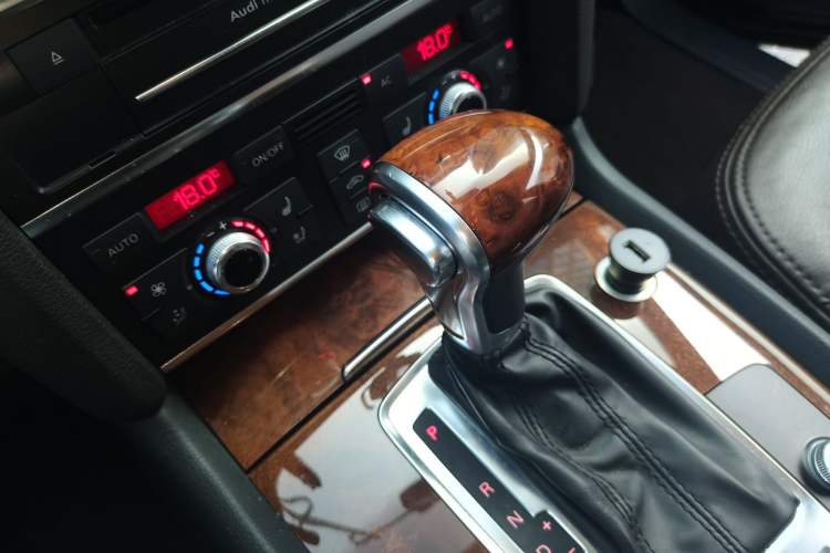 Used Audi Q7 2012 3.0 TFSI Ambition (200kW) Gear Lever