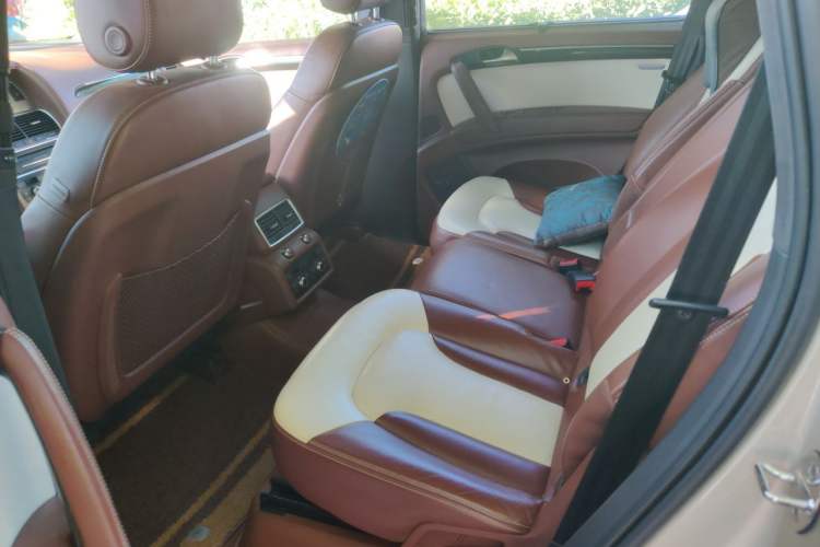 Used Audi Q7 2012 3.0 TFSI quattro (200kW) Exclusive Edition Left Rear Seat