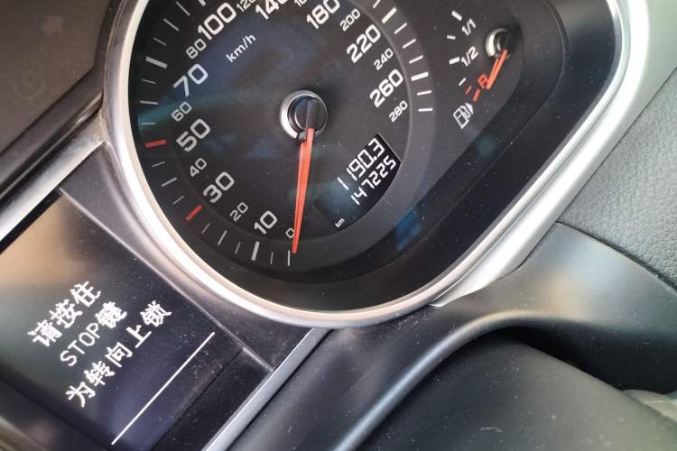 Used Audi Q7 2012 3.0 TFSI Ambition (200kW) Odometer Close Up