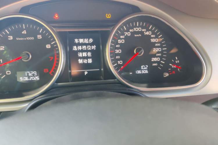 Used Audi Q7 2012 3.0 TFSI quattro (200kW) Exclusive Edition Odometer Close Up