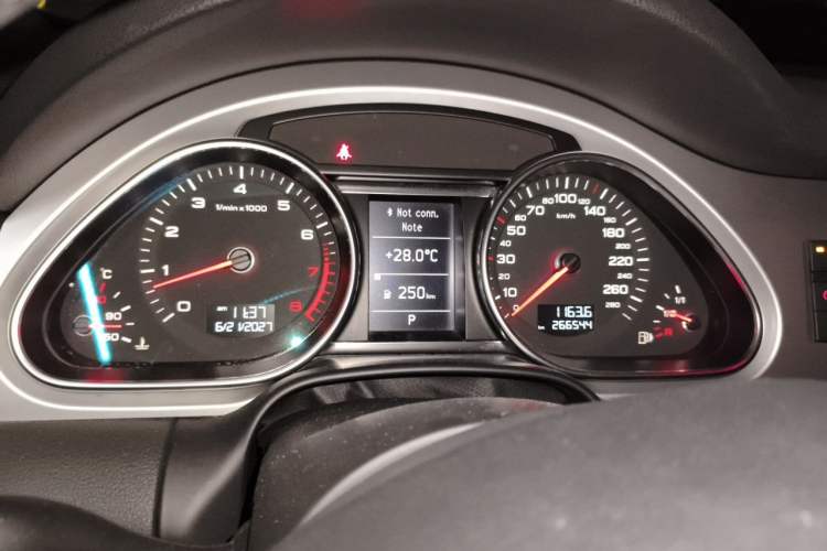 Used Audi Q7 2012 3.0 TFSI Comfort Model (245kW) Odometer Close Up
