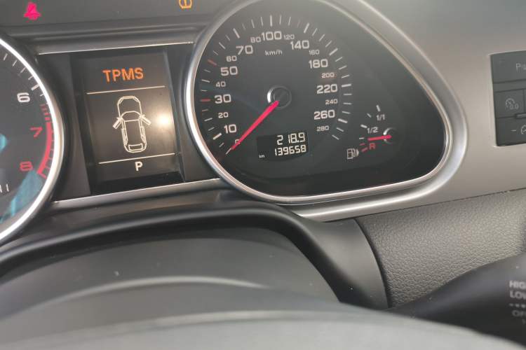 Used Audi Q7 2012 3.0 TFSI Ambition (200kW) Odometer Close Up