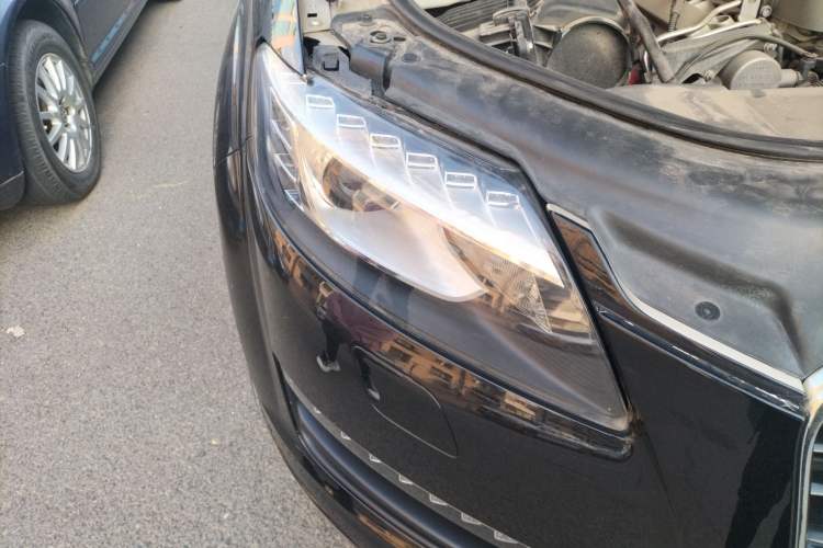 Used Audi Q7 2012 3.0 TFSI Ambition (200kW) Right Front Headlight