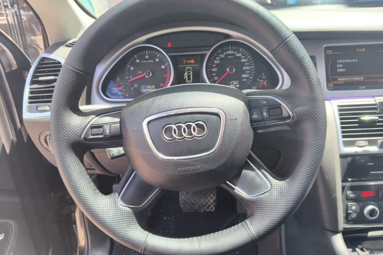 Used Audi Q7 2012 3.0 TFSI Comfort Model (200kW) Steering Wheel