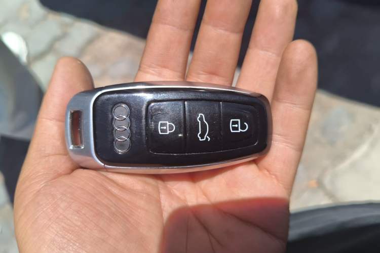 Used Audi Q7 2012 3.0 TFSI Comfort Model (200kW) Vehicle Key