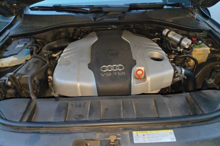 Used Audi Q7 2012 3.0 TDI Leading Model Engine Bay